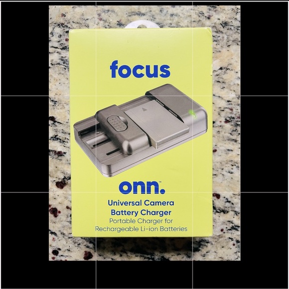 Universal Camera Battery Charger - Picture 1 of 11